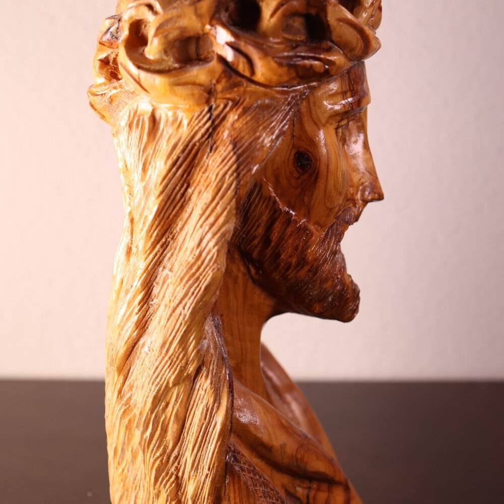 Vintage carving of Jesus Christ in Wood - Picture 7 of 13